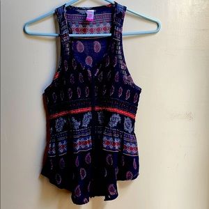 Decluttering closet.💃